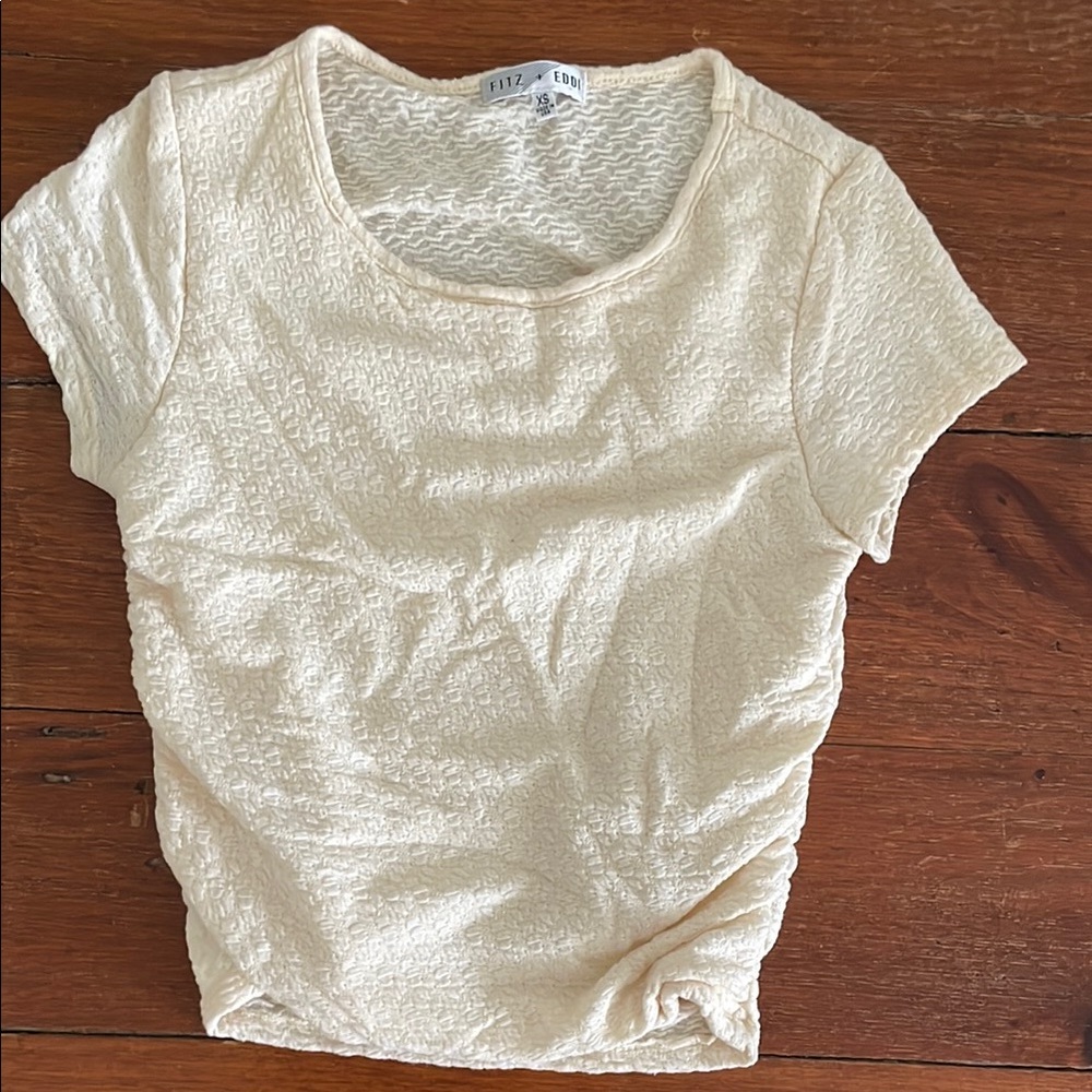 Women’s Cream Fitted Ruched Short Sleeve Tee